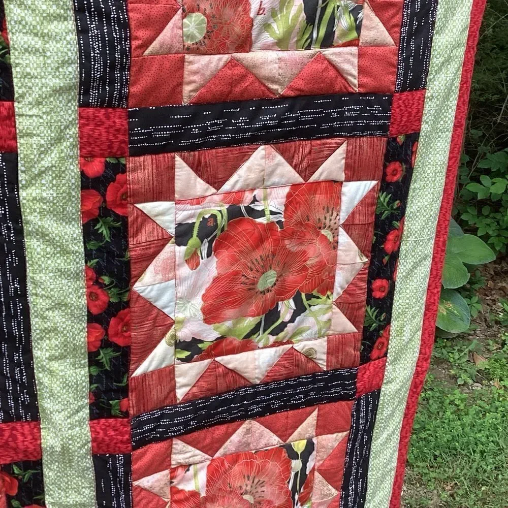NWT. Hand Crafted Poppies in the Field Quilt
